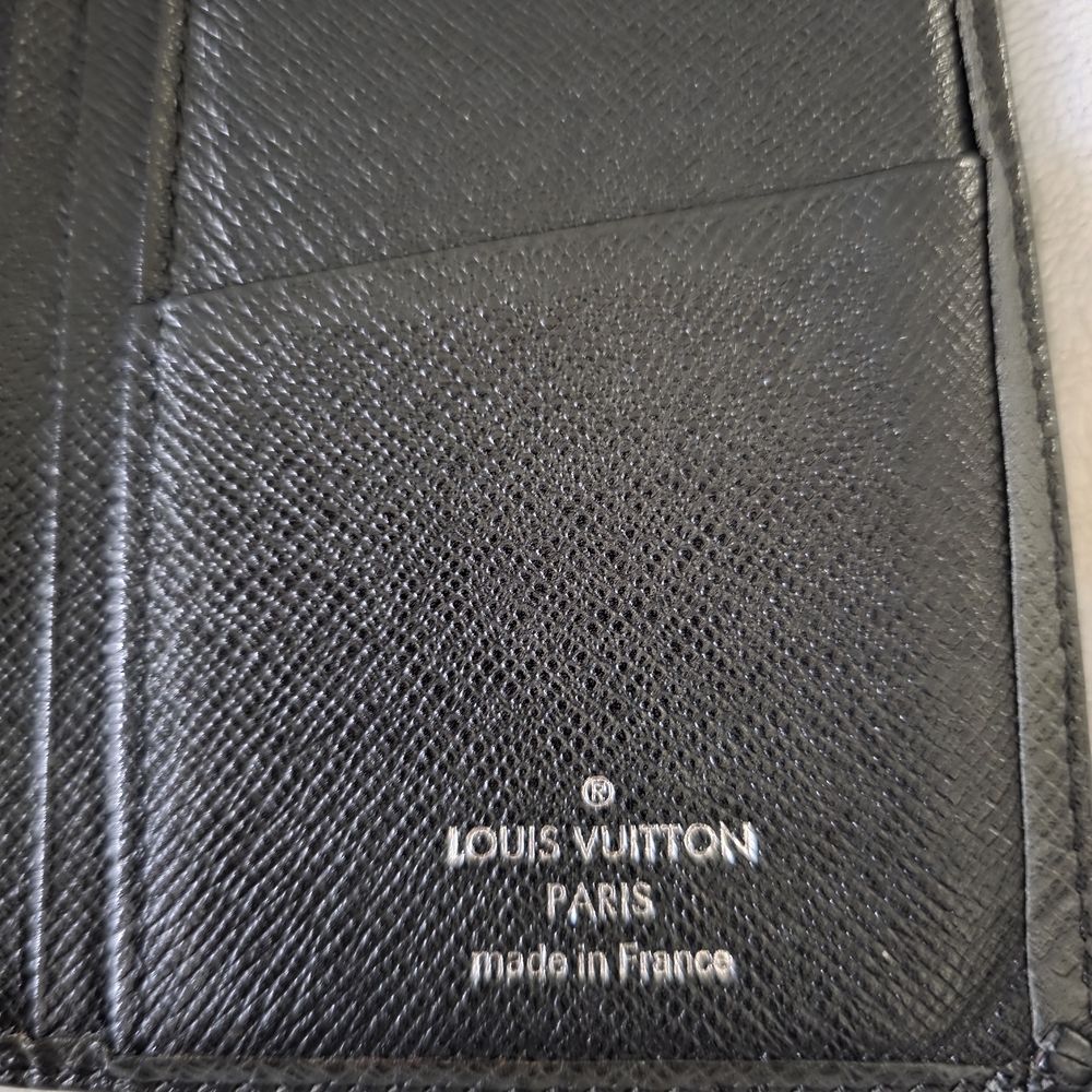 Louis Vuitton Brazza Wallet Black Taiga Leather COA Included - Picture 2 of 16